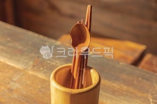 나무젓가락, 나무숟가락, 수저, 저분, 식기, 사진,이미지,일러스트,캘리그라피 - DENN작가 크라우드픽 - 저작권 걱정 없는 상업용 이미지