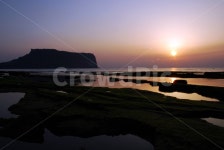 일출, 광치기해변, 성산일출봉, 새해, 해뜨는날 사진, 이미지 - loveness77작가 가장 한국적인 스톡 사진 - 크라우드픽