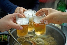 술자리, 건배, 회식, 맥주, beverage, 사진,이미지,일러스트,캘리그라피 - 맛있는 사진작가 크라우드픽 - 저작권 걱정 없는 상업용 이미지