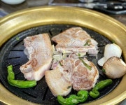 돼지고기, 삼겹살, 목살, 뒷고기, 숯불구이, 사진,이미지,일러스트,캘리그라피 - Mooii작가 크라우드픽 - 저작권 걱정 없는 상업용 이미지