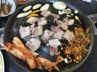food, 돼지고기, 음식, 삼겹살, 솥뚜껑삼겹살, 사진,이미지,일러스트,캘리그라피 - mari86작가 크라우드픽 - 저작권 걱정 없는 상업용 이미지
