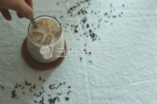 티타임, 커피, coffee, 감성, 여유, 사진,이미지,일러스트,캘리그라피 - 돌도끼작가 크라우드픽 - 저작권 걱정 없는 상업용 이미지