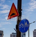 roadsign, 도로표지판, 자전거도로, 보행자도로, 과속방지턱, 사진,이미지,일러스트,캘리그라피 - studio H작가 크라우드픽 - 저작권 걱정... 