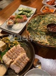안주, 술자리, 수육, 보쌈, 한식, 사진,이미지,일러스트,캘리그라피 - 갬성푸드작가 크라우드픽 - 저작권 걱정 없는 상업용 이미지