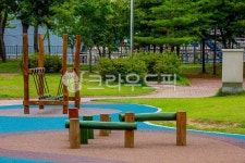 놀이터, 놀이기구, 놀이시설, 어린이놀이터, 옥외, 사진,이미지,일러스트,캘리그라피 - studio H작가 크라우드픽 - 저작권 걱정 없는 상업용 이미지