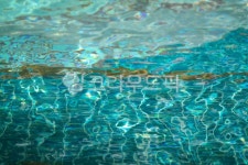 수영장, 빛, 반사, 반영, 물, 사진,이미지,일러스트,캘리그라피 - 횽횽작가 크라우드픽 - 저작권 걱정 없는 상업용 이미지