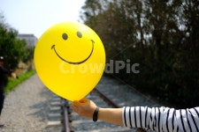 풍선, 스마일, 노랑, 철길, 미포철길, 사진,이미지,일러스트,캘리그라피 - zzang0_0작가 크라우드픽 - 저작권 걱정 없는 상업용 이미지