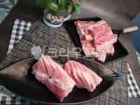 칼집삼겹살, 뼈삼겹, 삼겹살, 칼집삼겹, 돼지고기, 사진,이미지,일러스트,캘리그라피 - kngcom작가 크라우드픽 - 저작권 걱정 없는 상업용 이미지