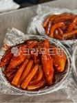 떡볶이, 추억의떡볶이, 밀떡, 밀떡볶이, 야끼만두, 사진,이미지,일러스트,캘리그라피 - 또라에요작가 크라우드픽 - 저작권 걱정 없는 상업용 이미지