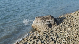 바위, rock, beach, 해변, sea, 사진,이미지,일러스트,캘리그라피 - naz77작가 크라우드픽 - 저작권 걱정 없는 상업용 이미지