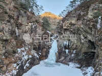 겨울, 폭포, 겨울폭포, 철원, 얼음, 사진,이미지,일러스트,캘리그라피 - 고구마크림빵작가 크라우드픽 - 저작권 걱정 없는 상업용 이미지