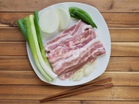 삼겹살, 고기, 돼지고기, 채소, 야채, 사진,이미지,일러스트,캘리그라피 - jameshan3035작가 크라우드픽 - 저작권 걱정 없는 상업용 이미지