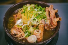 뼈해장국, 감자탕, 뼈다귀감자탕, 뚝배기, 해장국, 사진,이미지,일러스트,캘리그라피 - 렛뎀LetThem작가 크라우드픽 - 저작권 걱정 없는 상업용... 