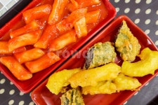 떡볶이, 김말이, 튀김, 분식, 길거리음식, 사진,이미지,일러스트,캘리그라피 - Eating trip작가 크라우드픽 - 저작권 걱정 없는 상업용 이미지