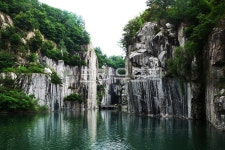 호수, 절벽, 나무, 하늘, 아트벨리, 사진,이미지,일러스트,캘리그라피 - 나그네길작가 크라우드픽 - 저작권 걱정 없는 상업용 이미지