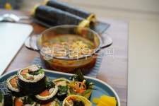 김밥면맛나분식 - 23096 | 김밥, 분식, 라면, 면, 국물, 사진,이미지,일러스트,캘리그라피 - pb이로작가 크라우드픽 - 저작권 걱정 없는 상업용 이미지