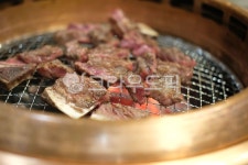 갈비, 돼지갈비, 화로구이, 숯불구이, 고기, 사진,이미지,일러스트,캘리그라피 - 로하캘리작가 크라우드픽 - 저작권 걱정 없는 상업용 이미지