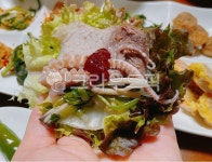 쭈꾸미, 수육, 쭈꾸미샤브샤브, 미나리, 배추, 사진,이미지,일러스트,캘리그라피 - 먹방작가 크라우드픽 - 저작권 걱정 없는 상업용 이미지