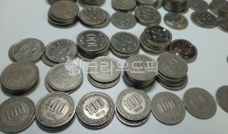 흑백, 동전, 한국돈, 한국동전, 백원, 사진,이미지,일러스트,캘리그라피 - 연두빛사랑찾아작가 크라우드픽 - 저작권 걱정 없는 상업용 이미지