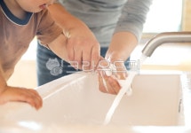 손, 씻기, 손씻기, 엄마, 아기, 사진,이미지,일러스트,캘리그라피 - ddong작가 크라우드픽 - 저작권 걱정 없는 상업용 이미지