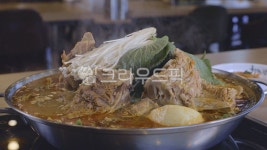 감자탕, 뼈해장국, 해장국, 한국음식, 한식, 사진,이미지,일러스트,캘리그라피 - 춤추는고래작가 크라우드픽 - 저작권 걱정 없는 상업용 이미지