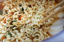 라면, 면발, 꼬불꼬불, 떡국, 젓가락, 사진,이미지,일러스트,캘리그라피 - 드래곤볼작가 크라우드픽 - 저작권 걱정 없는 상업용 이미지