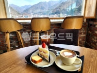 카페, 가구, 케이크, 커피, 브런치, 사진,이미지,일러스트,캘리그라피 - 써니사이드업작가 크라우드픽 - 저작권 걱정 없는 상업용 이미지