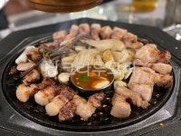 돼지고기, 멜젓, 숯불구이, 묵은지, 고사리, 사진,이미지,일러스트,캘리그라피 - Happygourmet작가 크라우드픽 - 저작권 걱정 없는 상업용 이미지