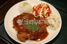 분식, 분식집, 경양식, 왕돈까스, 레트로돈까스, 사진,이미지,일러스트,캘리그라피 - 산타고라니작가 크라우드픽 - 저작권 걱정 없는 상업용 이미지