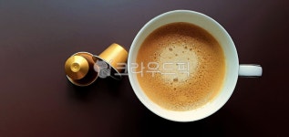 커피, 따뜻한음료, 음료수, 아메리카노, 커피캡슐, 사진,이미지,일러스트,캘리그라피 - 베로니카J작가 크라우드픽 - 저작권 걱정 없는 상업용 이미지