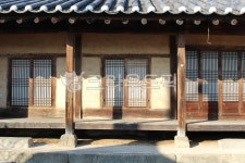 한옥, 마루, 지붕, 기둥, 햇빛, 사진,이미지,일러스트,캘리그라피 - benjamin작가 크라우드픽 - 저작권 걱정 없는 상업용 이미지