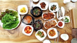 쌈밥, 쌈밥정식, 한식, 우렁강된장, 우렁쌈밥, 사진,이미지,일러스트,캘리그라피 - 푸드포토작가 크라우드픽 - 저작권 걱정 없는 상업용 이미지