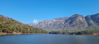 산, 호수, 산정호수, 절경, nature, 사진,이미지,일러스트,캘리그라피 - 프레닐룬작가 크라우드픽 - 저작권 걱정 없는 상업용 이미지