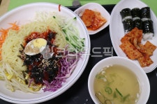 김밥면맛나분식 - 23096 | 쫄면, 분식, 충무김밥, 면요리, 분식집, 사진,이미지,일러스트,캘리그라피 - sister작가 크라우드픽 - 저작권 걱정 없는 상업용 이미지