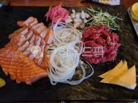 육회, 소고기, 치즈, 연어, 사시미, 사진,이미지,일러스트,캘리그라피 - 디펜스한앙마작가 크라우드픽 - 저작권 걱정 없는 상업용 이미지