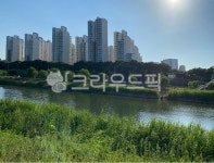 도시, 중랑천, 뚝방, 고층건물, 내천, 사진,이미지,일러스트,캘리그라피 - SouthBig작가 크라우드픽 - 저작권 걱정 없는 상업용 이미지