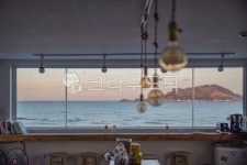 배경, 백그라운드, 계절, 창문, 실내, 사진,이미지,일러스트,캘리그라피 - travelphoto작가 크라우드픽 - 저작권 걱정 없는 상업용 이미지