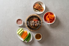 감자탕, 뼈다귀전골, 뼈다귀, 돼지등뼈, 깍두기, 사진,이미지,일러스트,캘리그라피 - coolazrael작가 크라우드픽 - 저작권 걱정 없는 상업용... 
