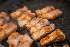 pork, 돼지고기, food, 삽겹살, 생고기, 사진,이미지,일러스트,캘리그라피 - MiRaClePhoto작가 크라우드픽 - 저작권 걱정 없는 상업용 이미지
