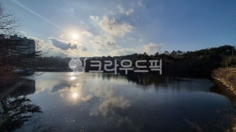 반사, 자연, 옥외, 호수, 하늘, 사진,이미지,일러스트,캘리그라피 - 뭉게뭉게작가 크라우드픽 - 저작권 걱정 없는 상업용 이미지