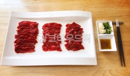 육사시미, 사시미, 한우고기, 육회, 육류, 사진,이미지,일러스트,캘리그라피 - 먹방작가 크라우드픽 - 저작권 걱정 없는 상업용 이미지