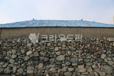 돌담, 양철지붕, 시골집, 담장, 집담장, 사진,이미지,일러스트,캘리그라피 - RockJoo작가 크라우드픽 - 저작권 걱정 없는 상업용 이미지