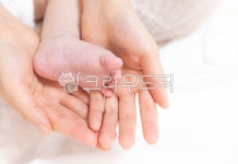 아기, 손, 발, 발바닥, 엄마, 사진,이미지,일러스트,캘리그라피 - 시롱이아빠작가 크라우드픽 - 저작권 걱정 없는 상업용 이미지