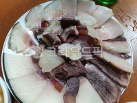 고래고기, 고래, 고래요리, 죽도시장, 밍크고래, 사진,이미지,일러스트,캘리그라피 - 개뿔작가 크라우드픽 - 저작권 걱정 없는 상업용 이미지