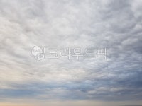 구름, 바다구름, 파란구름, 가을하늘, 겨울하늘, 사진,이미지,일러스트,캘리그라피 - blue moon작가 크라우드픽 - 저작권 걱정 없는 상업용 이미지