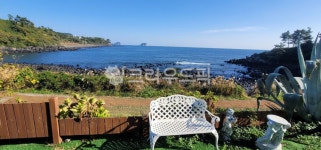 벤치, summer, 바다, 마당, 하늘, 사진,이미지,일러스트,캘리그라피 - jsmuin작가 크라우드픽 - 저작권 걱정 없는 상업용 이미지