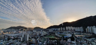 부산, 하늘, 서구, 동대신동, 구덕운동장, 사진,이미지,일러스트,캘리그라피 - hohoya작가 크라우드픽 - 저작권 걱정 없는 상업용 이미지