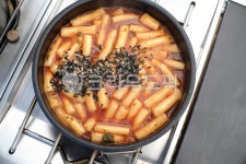 캠핑요리, 떡볶이, 국물떡볶이, 분식, 간식, 사진,이미지,일러스트,캘리그라피 - seawoojut작가 크라우드픽 - 저작권 걱정 없는 상업용 이미지