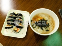 김밥, 분식, 잔치국수, 밥, 라이스, 사진,이미지,일러스트,캘리그라피 - 애롱작가 크라우드픽 - 저작권 걱정 없는 상업용 이미지