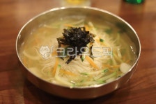 잔치국수, 국수, 면요리, 국물, 음식, 사진,이미지,일러스트,캘리그라피 - peoplelee작가 크라우드픽 - 저작권 걱정 없는 상업용 이미지